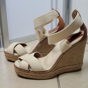 Tory Burch Beige Wedge Sandals Size 8